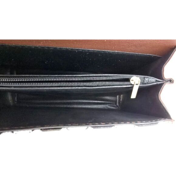 Chic Black & White Checkered Crossbody Bag With Gold Chain & Geometric Clasp - Picture 6 of 7